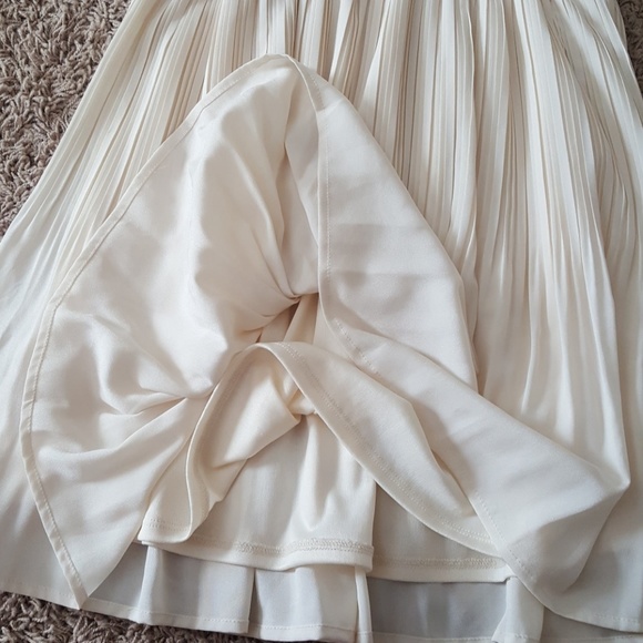 Sleeveless Ivory/Cream Dress - Picture 5 of 6